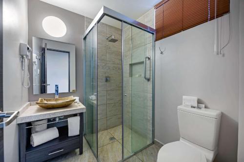Kylpyhuone majoituspaikassa Comfort Inn Querétaro