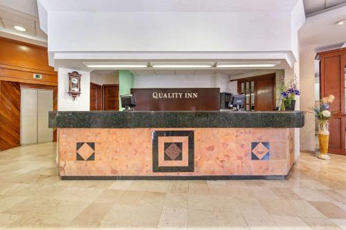 a lobby with a reception desk in a hotel at Quality Inn Aguascalientes in Aguascalientes