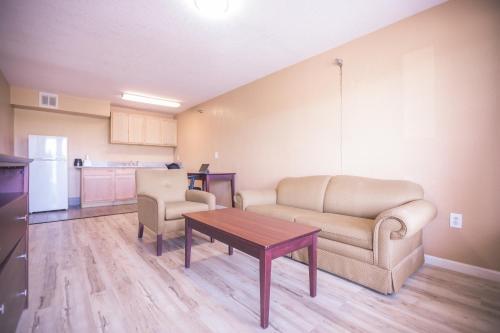 Η κουζίνα ή μικρή κουζίνα στο The Crossroads Hotel and Suites Irving