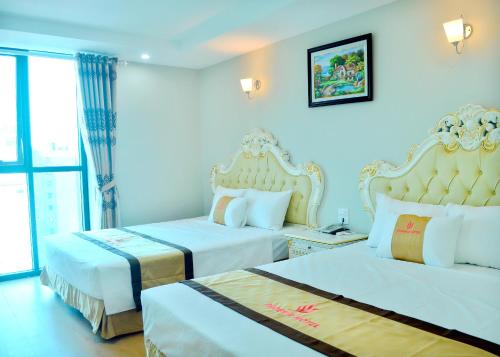 Giường trong phòng chung tại Phuong Hoang Hotel 2