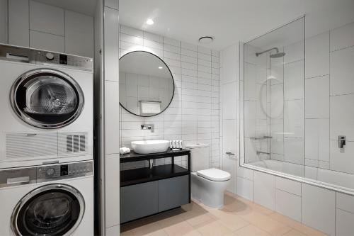 Quest Burwood East tesisinde bir banyo