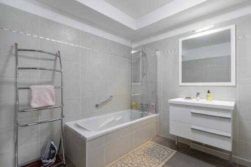 Ένα μπάνιο στο Residence Blue Harmony