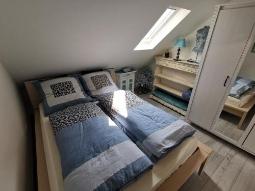 a bedroom with a bed and a mirror at Wohnung am Stadtwald in Krefeld