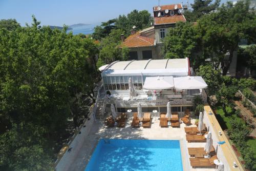 Imagen de la galería de Buyukada Cankaya Hotel, en Büyükada