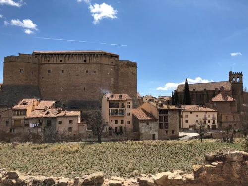 an old city with a castle in the background at Apartamentos La Trufa Negra in Mora de Rubielos