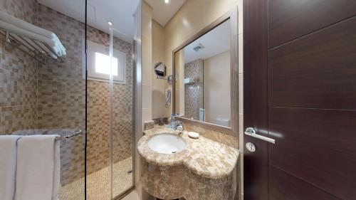 Salle de bains dans l'établissement Simaisma A Murwab Resort
