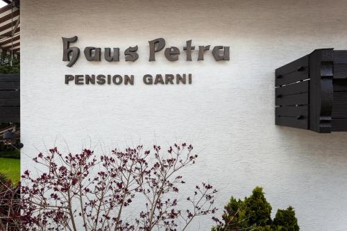 a sign for the jaws petersen permission garden at Hotel Petra in Baiersbronn