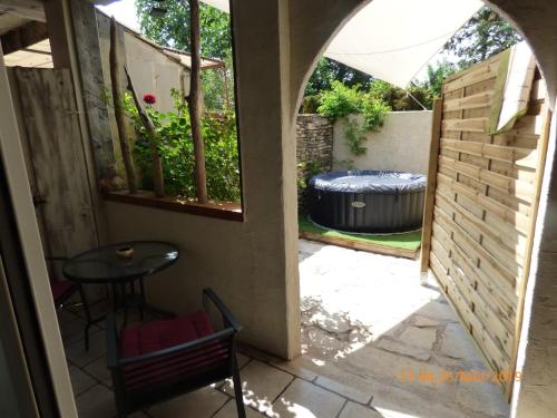Zahrada ubytování MAS MAURANE-Chambre d'hôte avec SPA privé aux portes d'ARLES