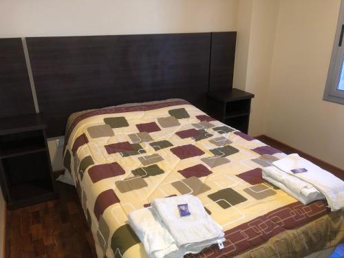 Katil atau katil-katil dalam bilik di Crystal Hotel