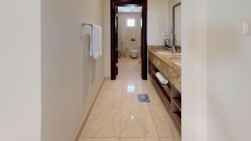 Salle de bains dans l'établissement Simaisma A Murwab Resort