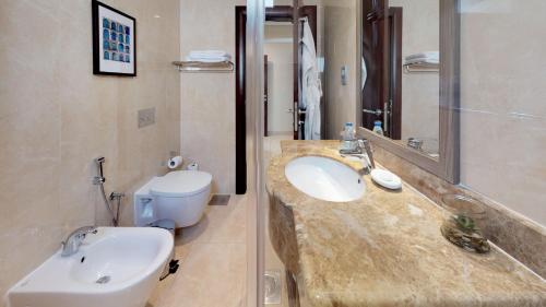 Salle de bains dans l'établissement Simaisma A Murwab Resort