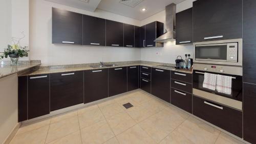Cuisine ou kitchenette dans l'établissement Simaisma A Murwab Resort
