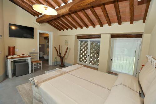a bedroom with a bed and a television in it at B&B CASAGRANDE in Quercegrossa