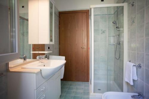 Ένα μπάνιο στο RESIDENCE VILLA ARANCI