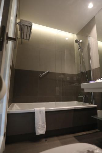 Ένα μπάνιο στο Hotel Spa Atlántico San Vicente do Mar