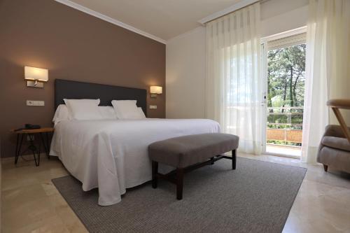 Ένα ή περισσότερα κρεβάτια σε δωμάτιο στο Hotel Spa Atlántico San Vicente do Mar