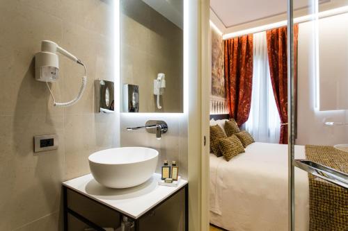 a bathroom with a sink and a bed at Venice Maggior Consiglio in Venice