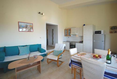 Apartments Nency by El-Pi Tours