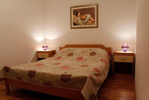 Un pat sau paturi într-o cameră la Apartmani Željko
