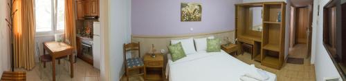 a bedroom with a bed and a dresser at studio nufaro in Mytilini