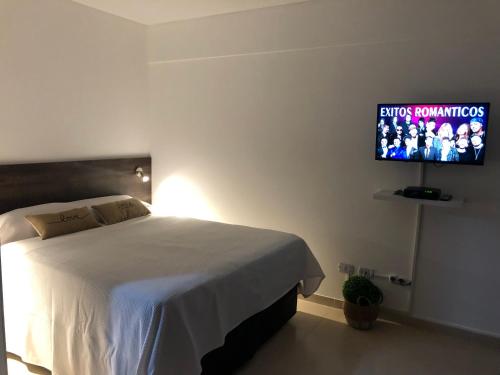 Postel nebo postele na pokoji v ubytování ALIWE ( A 300 metros del Aeropuerto El Palomar)
