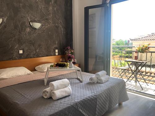 Ένα ή περισσότερα κρεβάτια σε δωμάτιο στο Central Guest House Skiathos