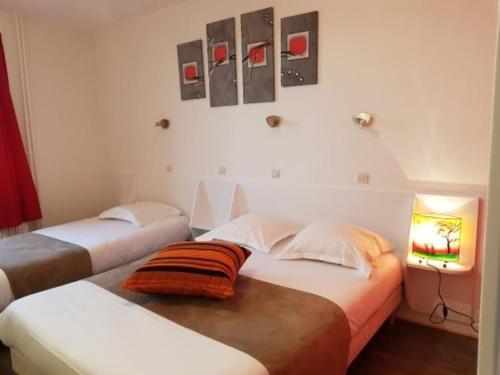 Ένα ή περισσότερα κρεβάτια σε δωμάτιο στο le relais des forêts