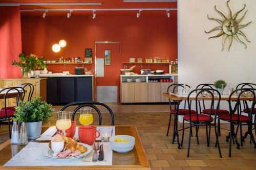 Jídlo v hotelu nebo okolí