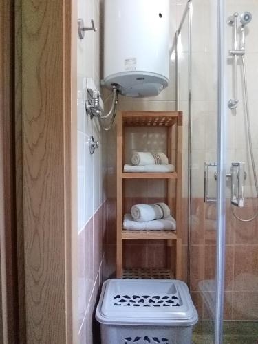 Ένα μπάνιο στο Jovich Apartments 1