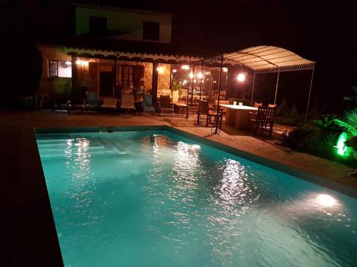 Πισίνα στο ή κοντά στο Villa Claudine