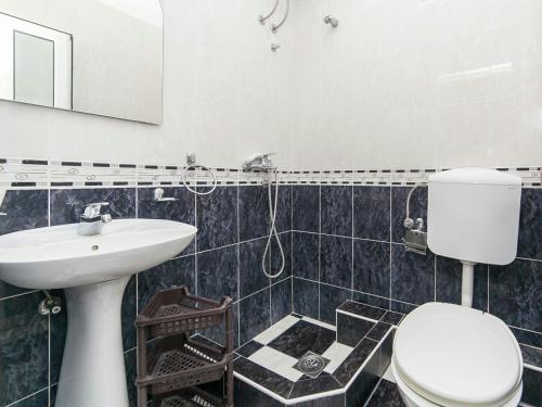 a bathroom with a toilet and a sink at Apartments Fillip in Petrovac na Moru