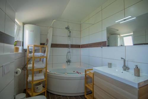 Gallery image of Villa Iva Grubine - near Makarska (Split County) in Grubine