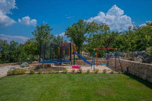 Gallery image of Spacius Villa, Heated Pool, near Makarska and Split in Grubine