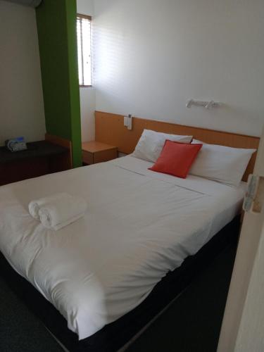 Postel nebo postele na pokoji v ubytování Annerley Motor Inn