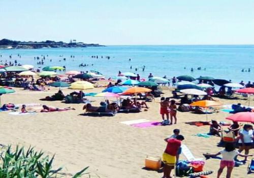 Pantai di atau dekat dengan rumah tamu ini