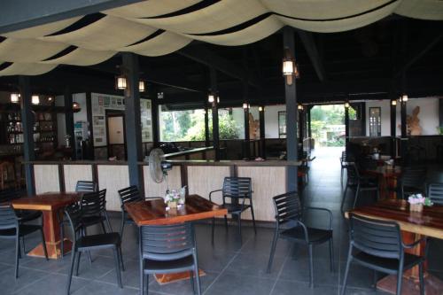 Restaurace v ubytování Calape Forest Resort