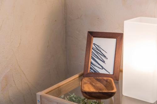 a wooden box with a picture on a table at パームヴィラ-貸切プライベート-最大10名様のバケーションステイ-駐車場付き in Yaese