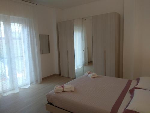 Ένα ή περισσότερα κρεβάτια σε δωμάτιο στο Frale House