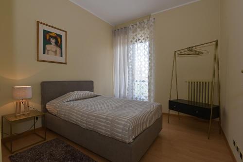 a bedroom with a bed and a window at Casa Dollu in Rivarolo Canavese