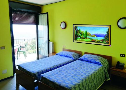 Postel nebo postele na pokoji v ubytování HOTEL COLLI FIORITI