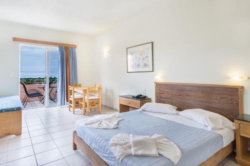 Posteľ alebo postele v izbe v ubytovaní Alonia Hotel Apartments