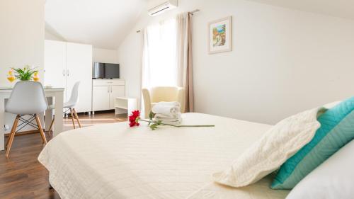 Apartments Sandra Solitudo II