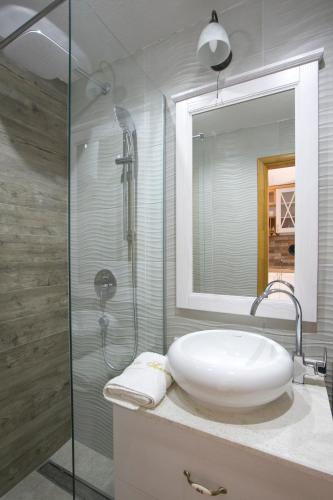 Apartments Villa Serventiにあるバスルーム