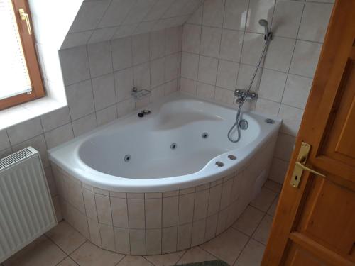 Kúpeľňa v ubytovaní Sasi Apartmanház