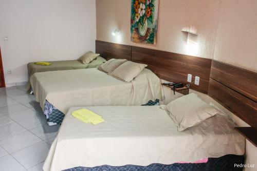 Ένα ή περισσότερα κρεβάτια σε δωμάτιο στο Hotel Halloween Inn Penedo
