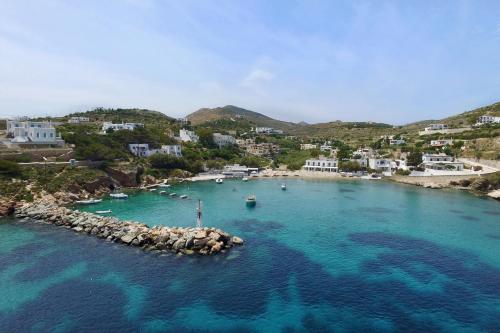 Gallery image of Deck1Syros Premium Apartments in Vari
