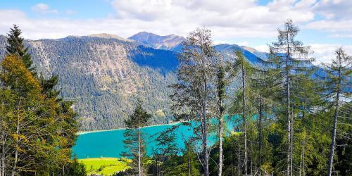 a view of a blue lake in the mountains at Apartments Bergblick in Sonnenalpe Nassfeld