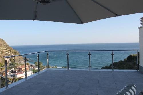 a view of the ocean from the balcony of a house at Dúplex playa Cabria in Almuñécar