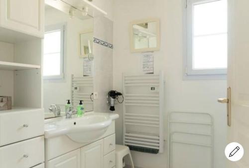 Ένα μπάνιο στο Maison Lermarin 85