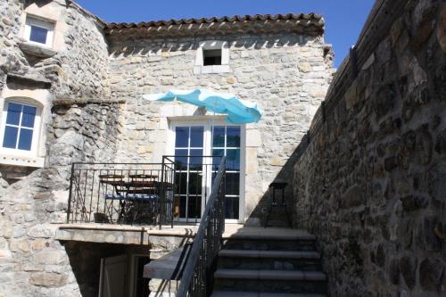 Το κτήριο όπου στεγάζεται  το διαμέρισμα